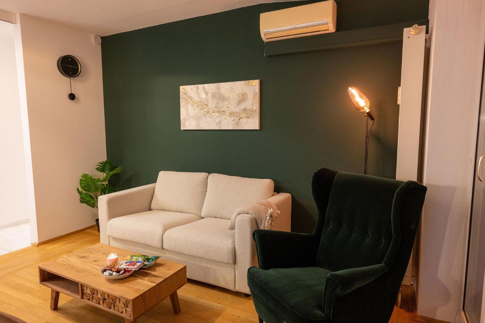 Apartment Large 155 Qm And 5 Bedrooms With Roof Terrace In Centrally Located 1 To 14 Guests München