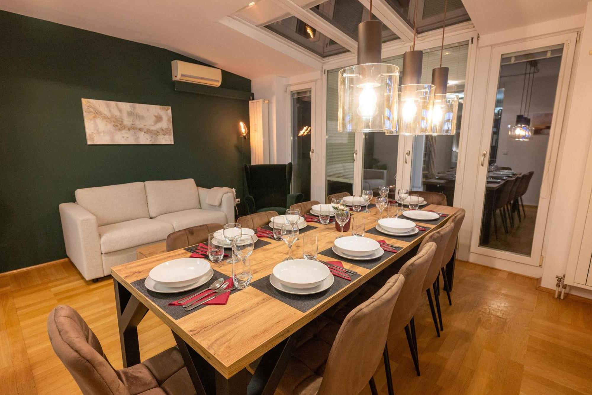 Apartment Large 155 Qm And 5 Bedrooms With Roof Terrace In Centrally Located 1 To 14 Guests